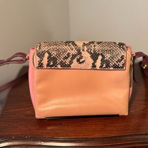 NWOT pour la Victoria Snakeskin and mauve color block crossbody